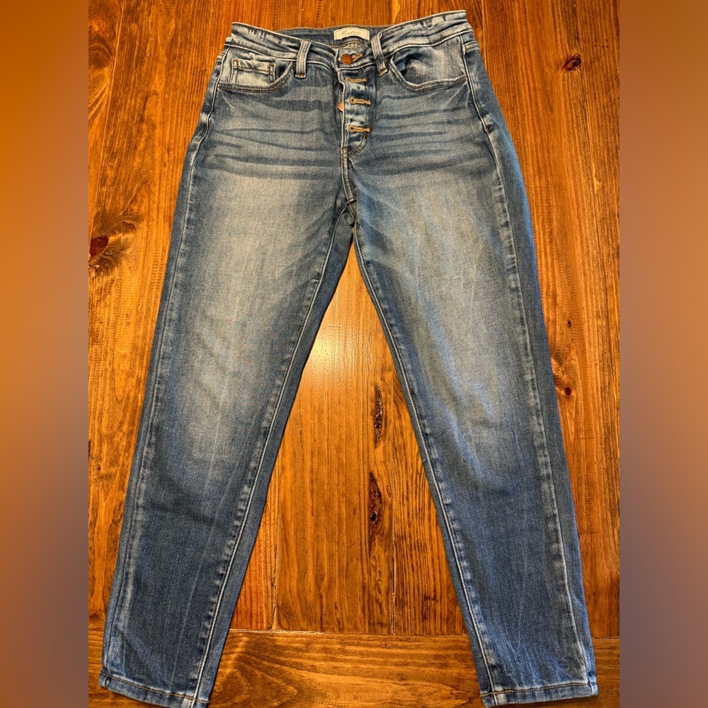 Kancan signature mid-rise women’s Jean size 28